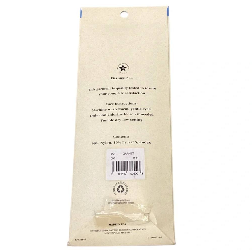 Honors Hosiery Garnet Red Ribbed Knee High Socks, Fits Sizes 9-11 New in Package